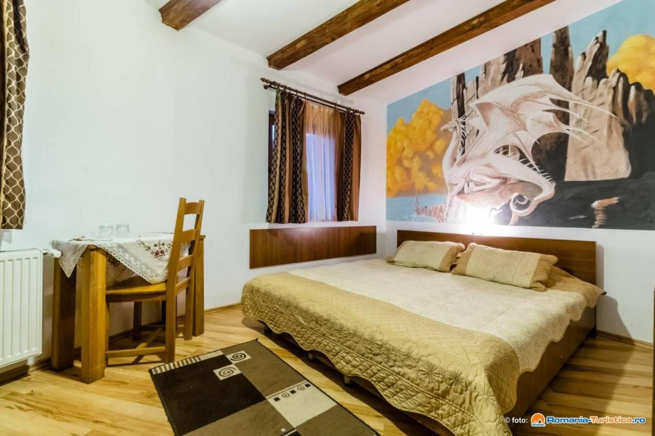 Pensiunea Casa Zmeilor Dragus 外观 照片